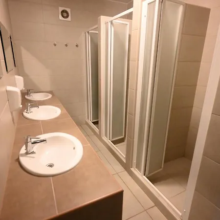Fuerdokerti Ifjusagi Szallo Hostel