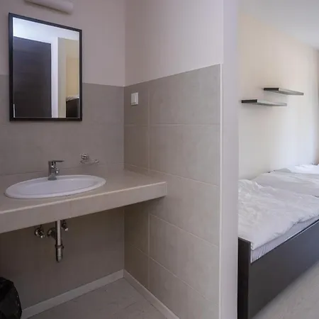 Hostel Fuerdokerti Ifjusagi Szallo *